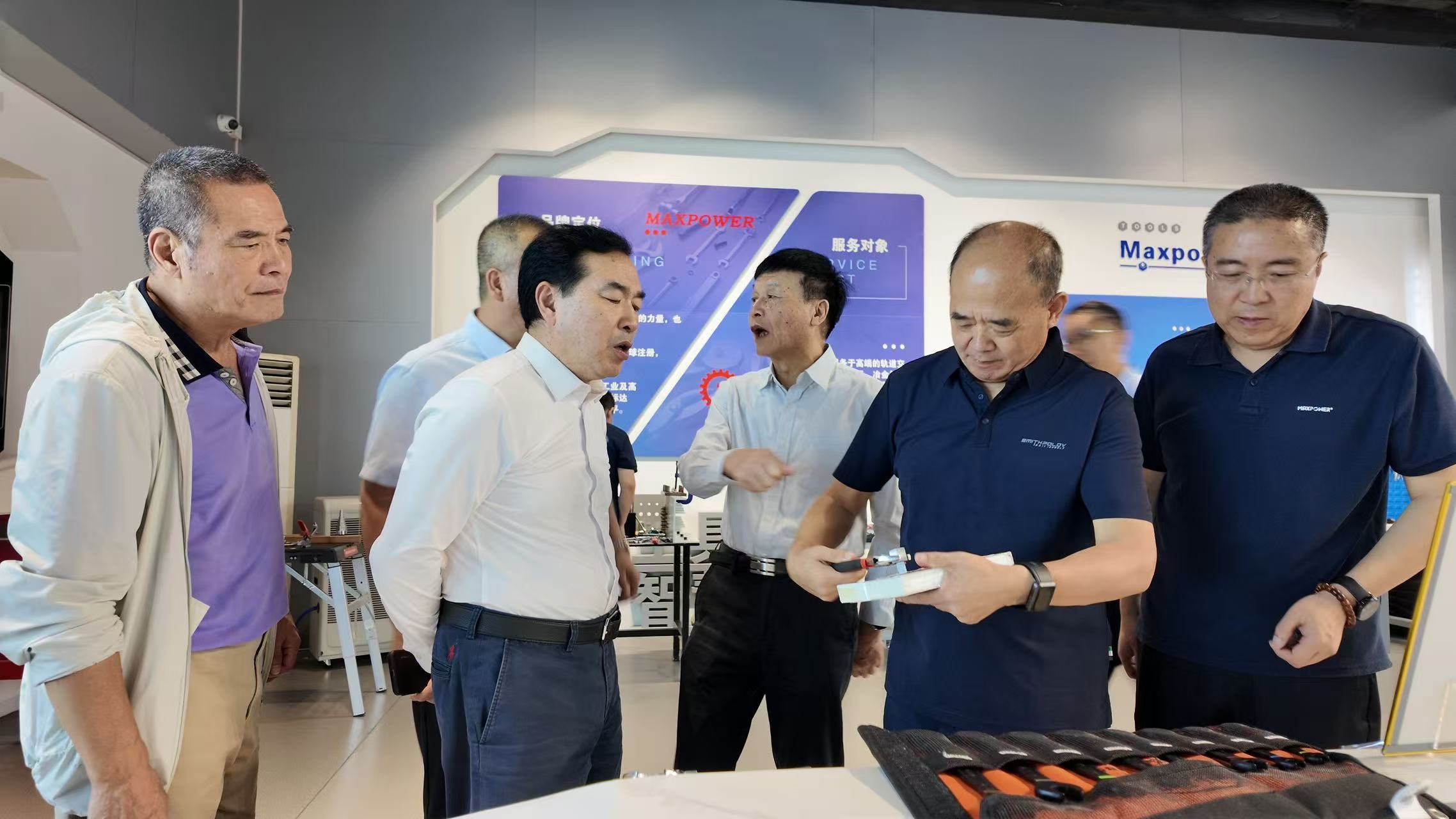 中国五金交电化工商业协会调研旺财28APP官方版-旺财28APP最新版-pgwc 盛赞其行业标杆作用(图2) 22.jpg